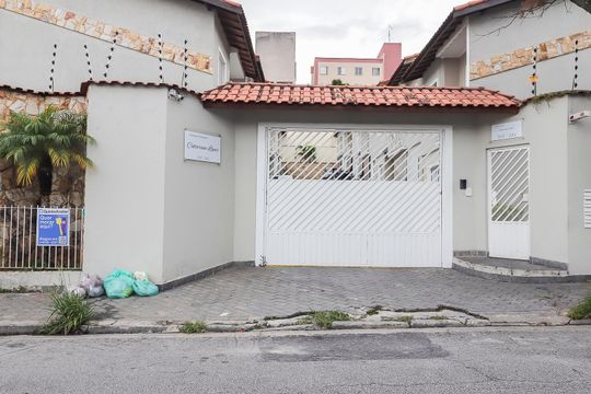 Fachada de casa de condomínio para alugar com 2 quartos, 70m² em Vila Regina, São Paulo
