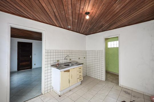 Cozinha 2 da Edícula  de casa à venda com 4 quartos, 287m² em Parque Pinheiros, Taboão da Serra