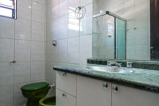 Banheiro 1 de casa à venda com 4 quartos, 287m² em Parque Pinheiros, Taboão da Serra