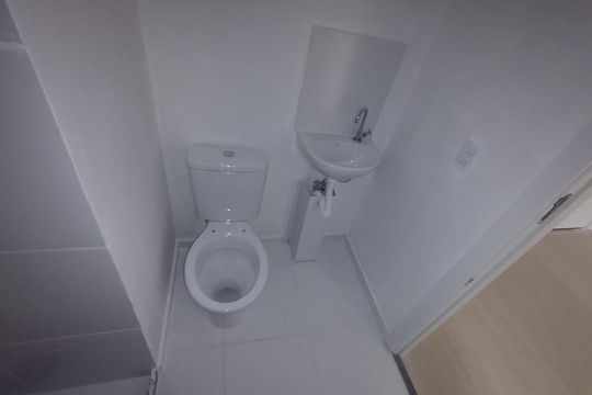 Banheiro de apartamento à venda com 1 quarto, 29m² em Santo Amaro, São Paulo