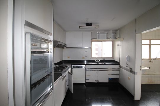 Cozinha de apartamento para alugar com 3 quartos, 200m² em Jardim Santa Angelina, São Paulo