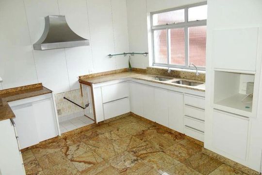 Casa para alugar com 7 quartos, 464m² em Belvedere, Belo Horizonte