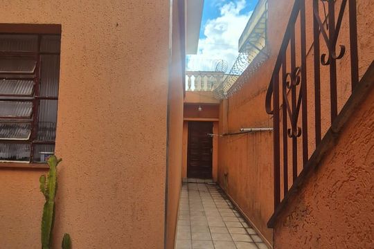 Área externa de casa à venda com 3 quartos, 159m² em Vila Constança, São Paulo