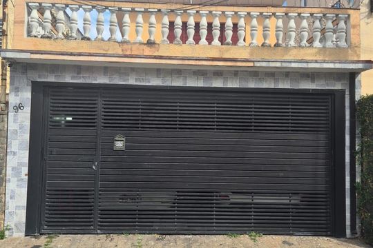 Fachada de casa à venda com 3 quartos, 159m² em Vila Constança, São Paulo