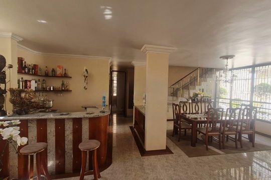 Casa à venda com 4 quartos, 388m² em Chácara Urbana, Jundiaí