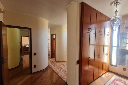 Casa à venda com 4 quartos, 388m² em Chácara Urbana, Jundiaí