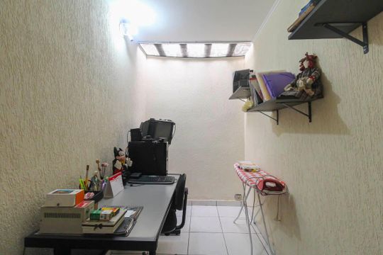 Escritorio de casa à venda com 4 quartos, 250m² em Vila California, São Paulo