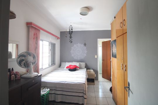 Suíte 1 de casa à venda com 3 quartos, 115m² em Vila Marari, São Paulo