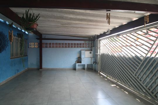 Garagem de casa à venda com 3 quartos, 115m² em Vila Marari, São Paulo