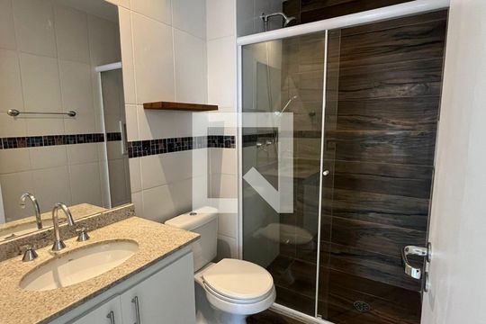 Banheiro de apartamento à venda com 2 quartos, 67m² em Alphaville Industrial, Barueri