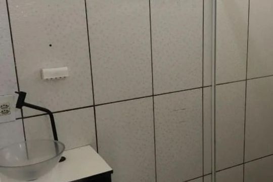 Banheiro de casa para alugar com 1 quarto, 150m² em Jardim Vinte E Cinco de Agosto, Duque de Caxias