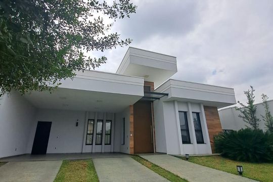 Fachada de casa de condomínio à venda com 3 quartos, 231m² em Swiss Park, Campinas