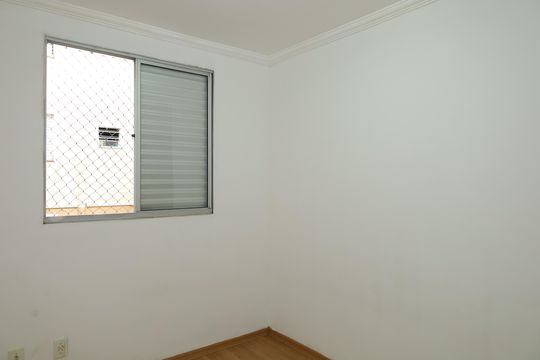 Quarto 2 de apartamento para alugar com 2 quartos, 45m² em Vila Raquel, São Paulo