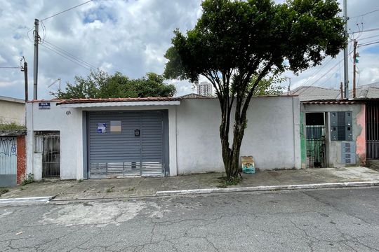 Fachada + Placa de casa à venda com 3 quartos, 302m² em Vila Robertina, São Paulo