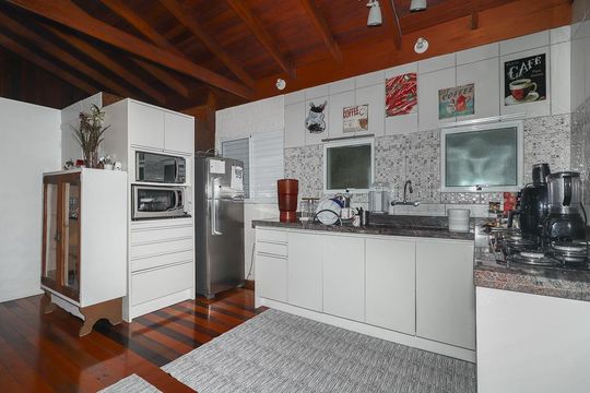 Cozinha de casa à venda com 2 quartos, 116m² em Jardim Sabará, Porto Alegre