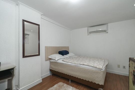 Quarto Suíte 2 de casa à venda com 2 quartos, 116m² em Jardim Sabará, Porto Alegre