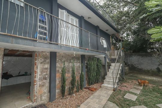 Quintal de casa à venda com 2 quartos, 116m² em Jardim Sabará, Porto Alegre