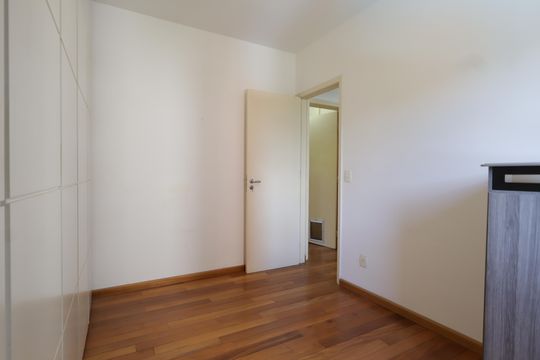 Quarto de apartamento à venda com 2 quartos, 101m² em Vila Suzana, São Paulo