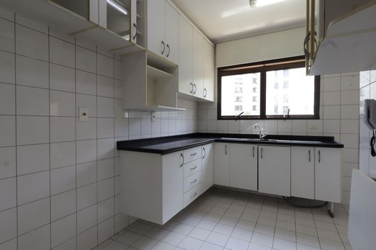 Cozinha de apartamento à venda com 2 quartos, 101m² em Vila Suzana, São Paulo
