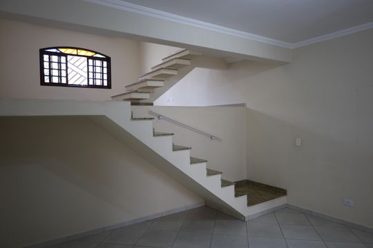 Casa à venda com 3 quartos, 131m² em Vila Marari, São Paulo