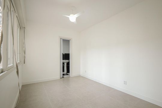 quarto  de kitnet/studio à venda com 1 quarto, 33m² em Vila Ipiranga, Porto Alegre