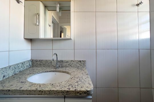 Banheiro de apartamento à venda com 1 quarto, 42m² em Liberdade, São Paulo