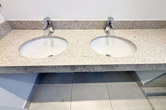Banheiro da Suíte 1 de apartamento à venda com 3 quartos, 150m² em Indianópolis, São Paulo