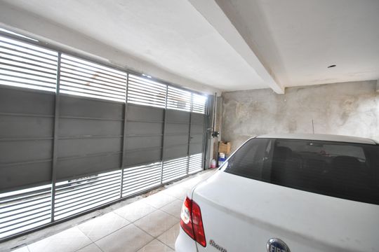 Garagem de casa à venda com 2 quartos, 120m² em Parque Edu Chaves, São Paulo