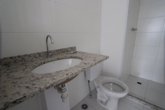 Banheiro de apartamento para alugar com 2 quartos, 36m² em Parque da Vila Prudente, São Paulo