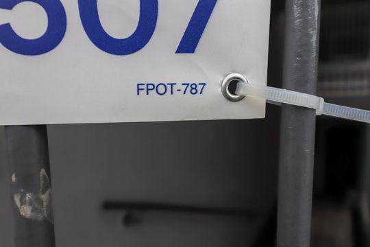 Placa instalada no portão do imóvel - Código FPOT-787 de casa para alugar com 2 quartos, 85m² em Jardim Sao Pedro, São Paulo