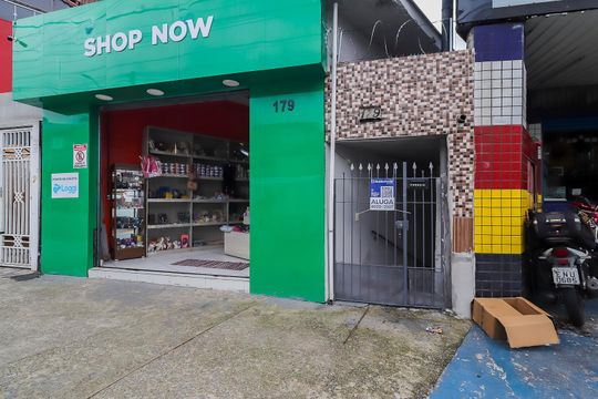 Placa instalada no portão do imóvel - Código FPOT-787 de casa para alugar com 2 quartos, 85m² em Jardim Sao Pedro, São Paulo