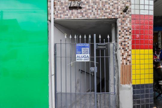Placa instalada no portão do imóvel - Código FPOT-787 de casa para alugar com 2 quartos, 85m² em Jardim Sao Pedro, São Paulo