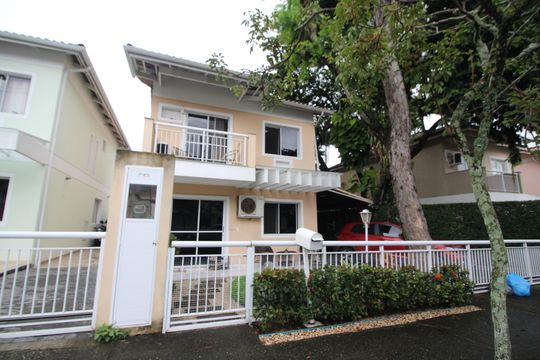 Fachada de casa de condomínio à venda com 4 quartos, 120m² em Freguesia (jacarepaguá), Rio de Janeiro