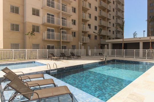 Condomínio - Piscina  de apartamento para alugar com 1 quarto, 38m² em Guaiauna, São Paulo