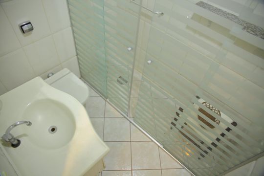 Banheiro de casa à venda com 2 quartos, 65m² em Santa Terezinha, São Bernardo do Campo