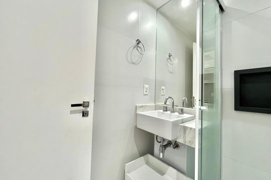 Banheiro de kitnet/studio para alugar com 1 quarto, 26m² em Vila Clementino, São Paulo