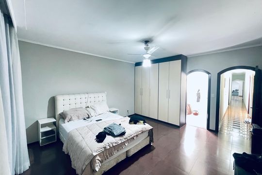 Casa para alugar com 5 quartos, 496m² em Vila Galvão, Guarulhos