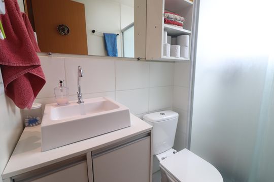 Banheiro de apartamento à venda com 2 quartos, 40m² em Rondônia, Novo Hamburgo
