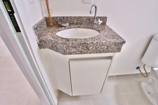 Banheiro de kitnet/studio para alugar com 1 quarto, 26m² em Belenzinho, São Paulo