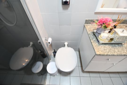 Banheiro de apartamento à venda com 1 quarto, 47m² em Botafogo, Campinas