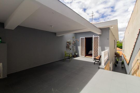 Garagem de casa para alugar com 3 quartos, 200m² em Itaquera, São Paulo