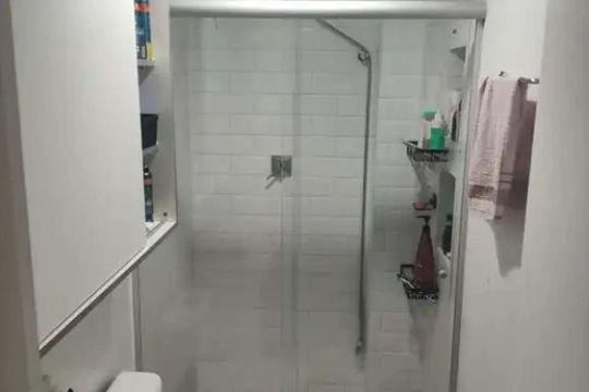 Banheiro de apartamento à venda com 2 quartos, 85m² em Santana, Porto Alegre