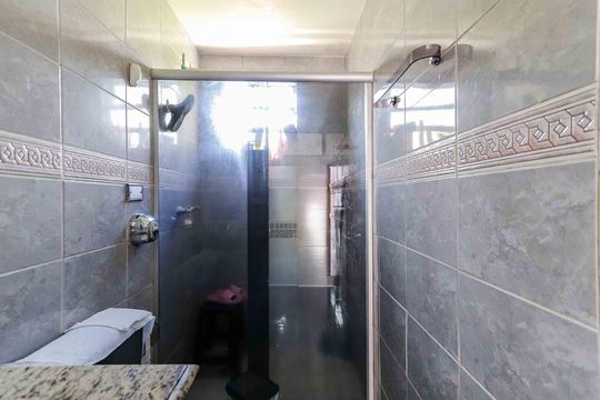 Banheiro de apartamento para alugar com 2 quartos, 47m² em Raposo Tavares, São Paulo
