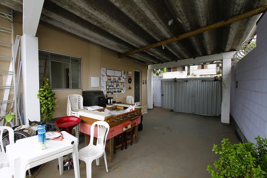 Garagem de casa à venda com 2 quartos, 88m² em Vila Magnesita, Belo Horizonte
