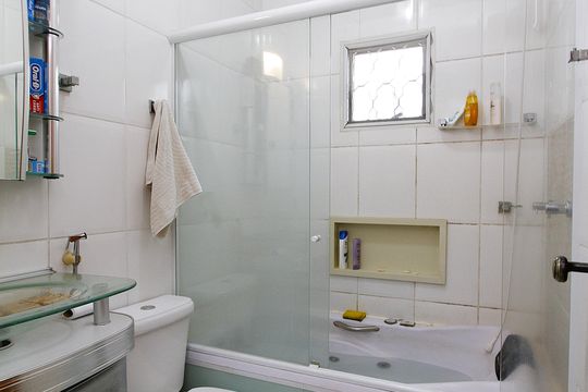 Banheiro de casa à venda com 2 quartos, 88m² em Vila Magnesita, Belo Horizonte