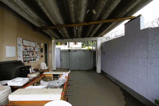 Garagem de casa à venda com 2 quartos, 88m² em Vila Magnesita, Belo Horizonte