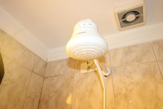 Banheiro da Suíte de casa de condomínio para alugar com 5 quartos, 250m² em Vila Regina, São Paulo