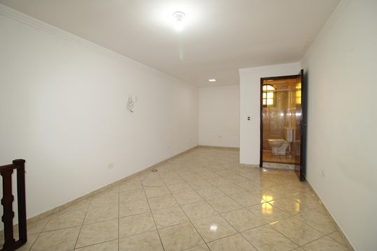 Quarto 1 - suíte de casa de condomínio para alugar com 5 quartos, 250m² em Vila Regina, São Paulo