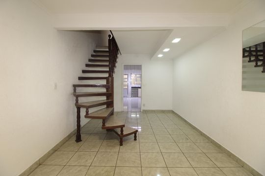 Casa de Condomínio para alugar com 5 quartos, 250m² em Vila Regina, São Paulo