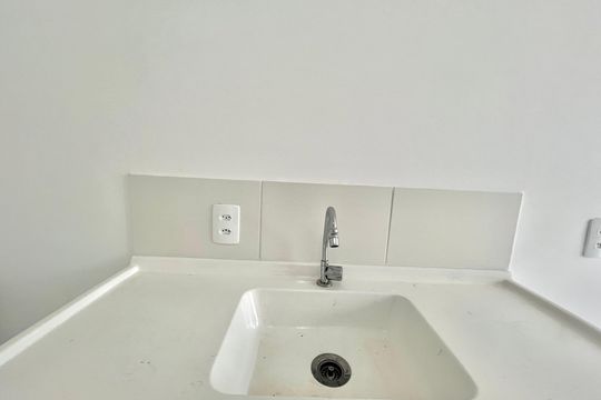 Cozinha de apartamento para alugar com 1 quarto, 43m² em Jardim Itacolomi, São Paulo
